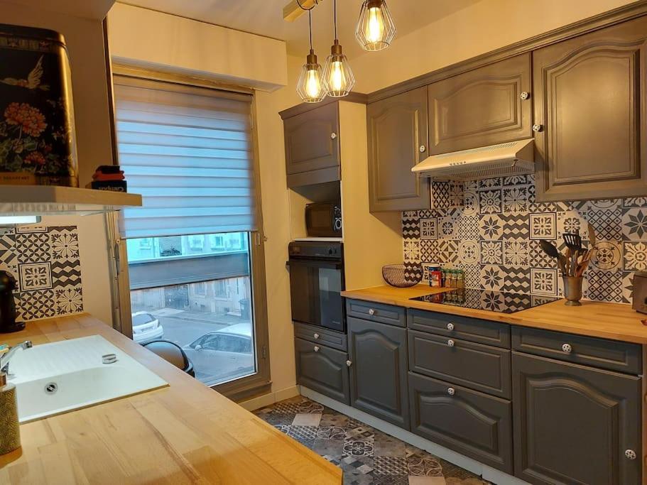 Appart Hyper Centre- Parking Apartment Vierzon Bagian luar foto